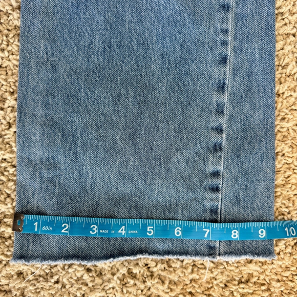 Stradivarius Light Wash Blue Straight Wide Leg High Rise Raw Hem Jeans Size 4 - Picture 8 of 9